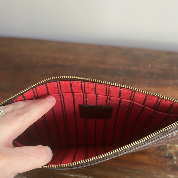 Louis Vuitton Wristlet with Iconic Damier Ebene Pattern - Picture 3 of 9